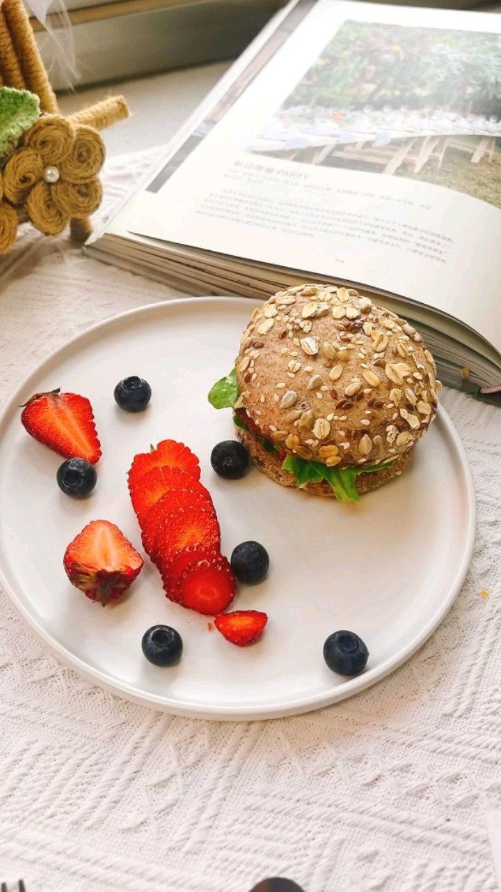 草莓一支花摆盘