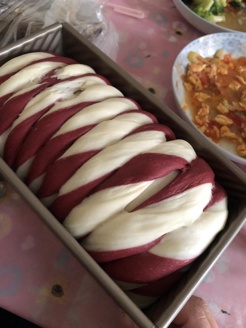 一次发酵的牛奶吐司，省事儿但依旧松软