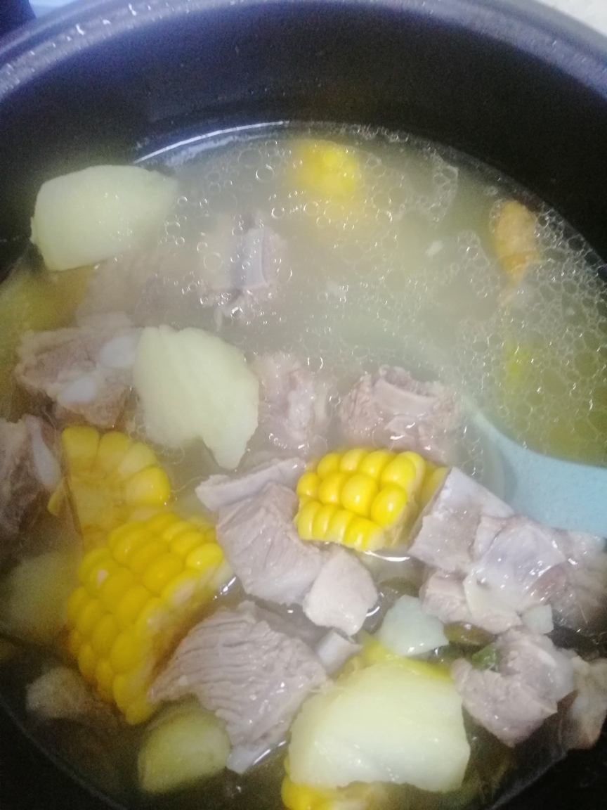 宝宝爱吃的玉米土豆排骨汤（电饭锅版，不需要煎炒排骨）的做法