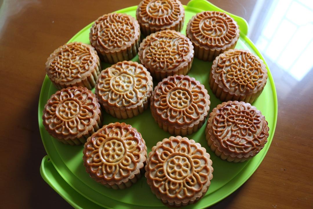 广式月饼—蛋黄莲蓉月饼