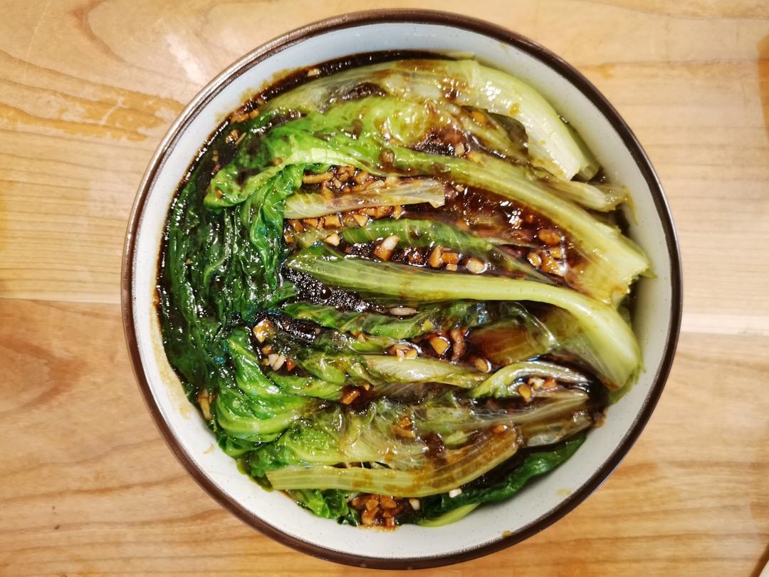 蒜蓉蚝油生菜，清脆爽口，色香味俱全