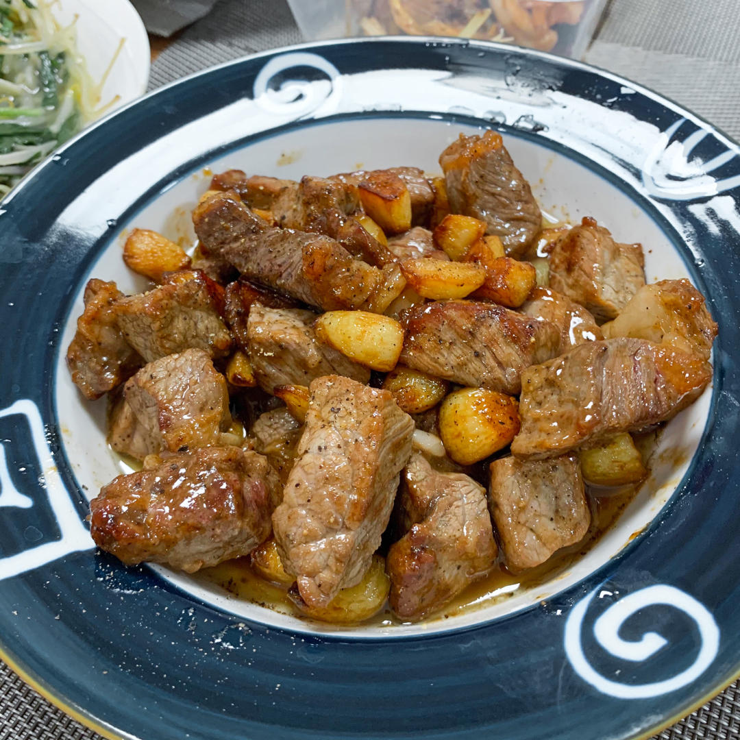 黑胡椒金蒜牛肉粒