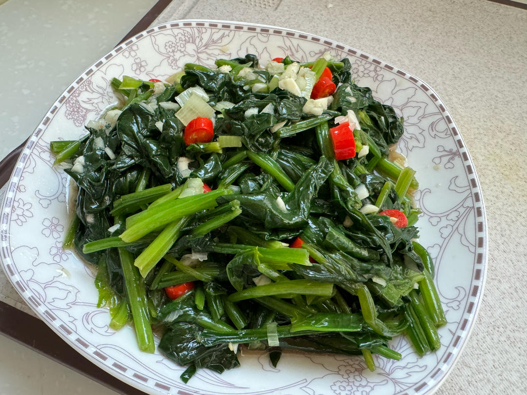 【百合花开】比炒菜方便，比拌菜暖胃——炝拌菠菜