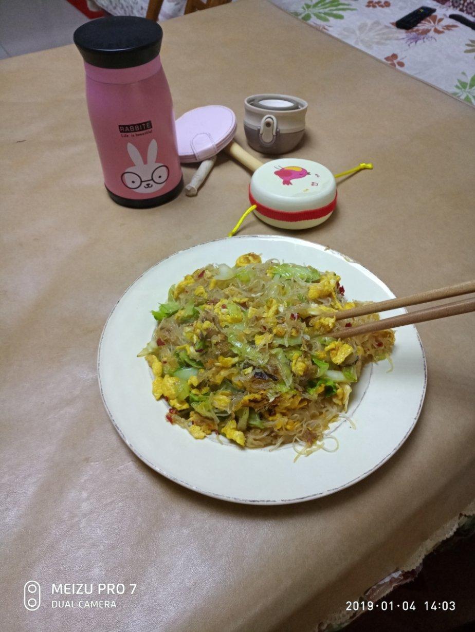 包菜粉丝炒鸡蛋