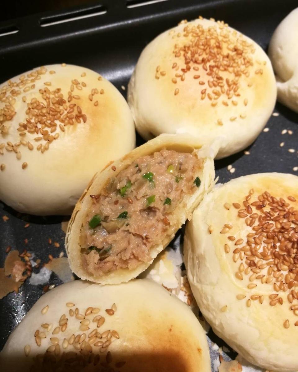 yolandaxa做的鲜美多汁的——榨菜鲜肉月饼
