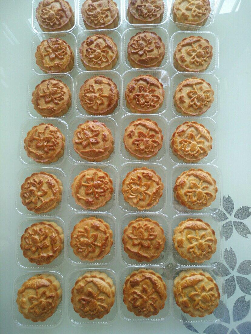 广式月饼—蛋黄莲蓉月饼