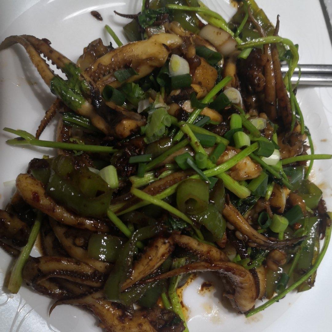 超下饭的孜然鱿鱼须，香辣爽嫩，比烧烤还好吃