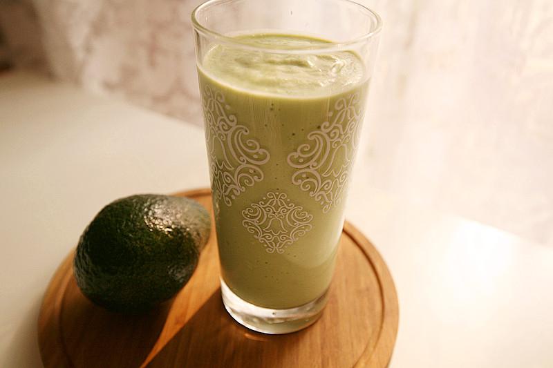 雪梨蜂蜜牛油果奶昔