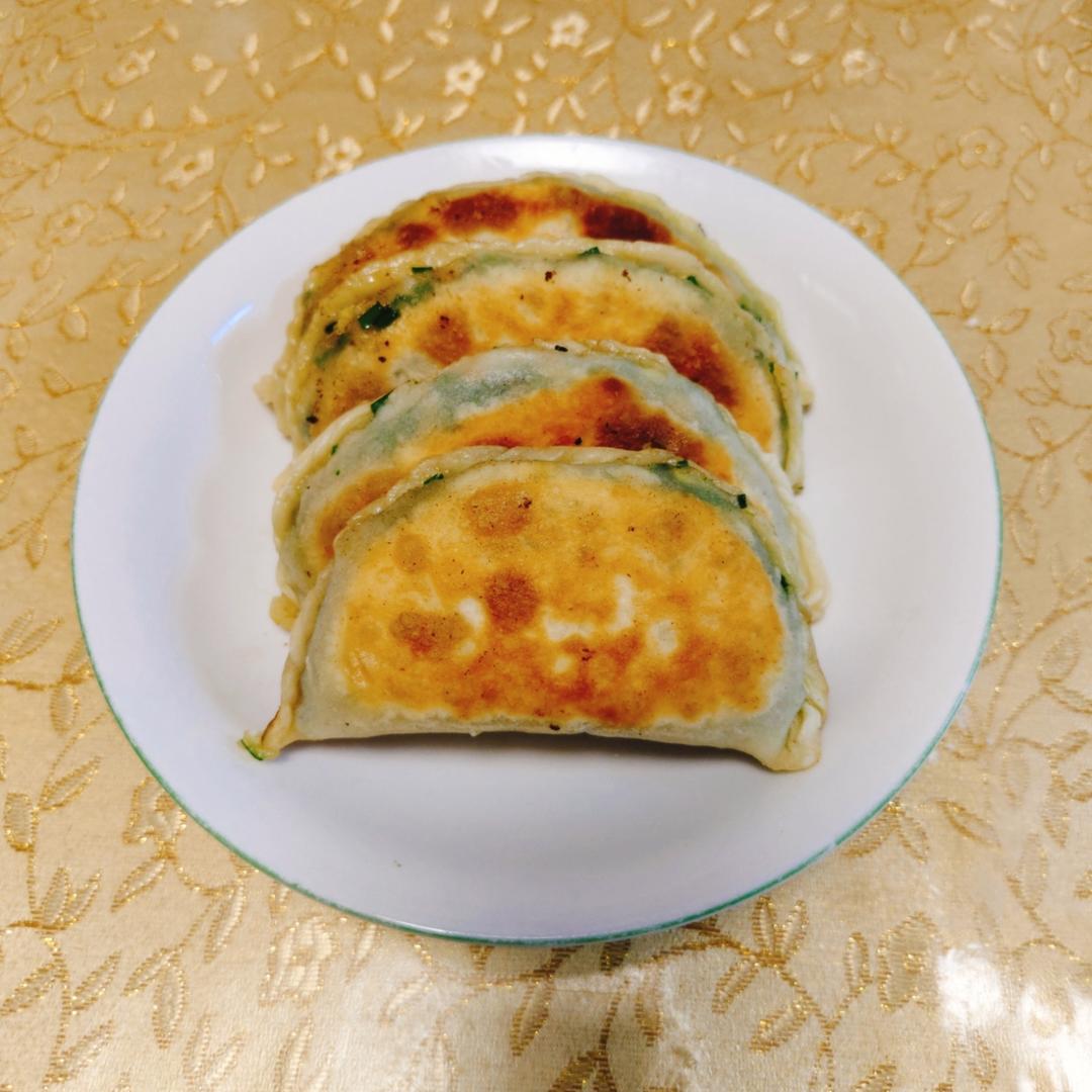 鲜香韭菜盒子（附超详细捏花边视频）