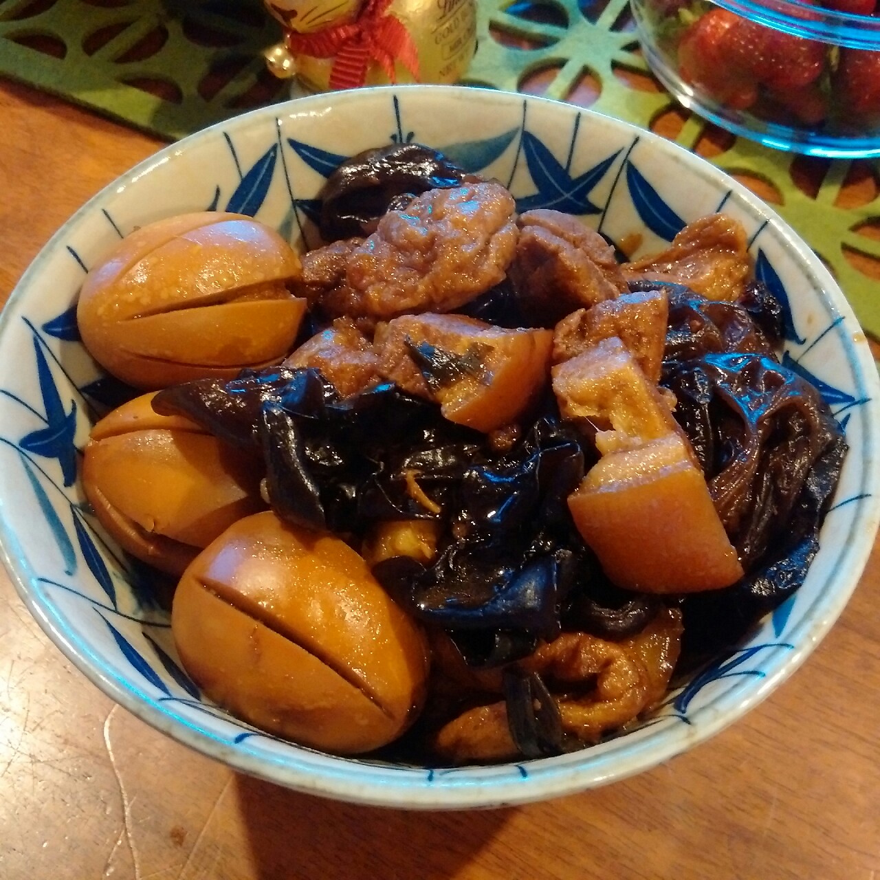 吃着碗里望着锅里的红烧肉