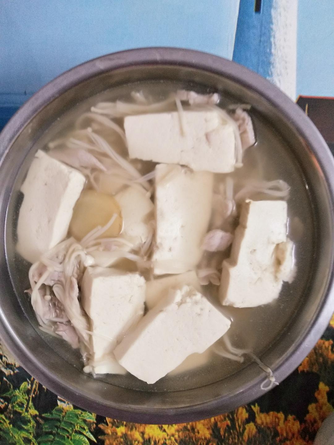 金针菇豆腐肉片汤