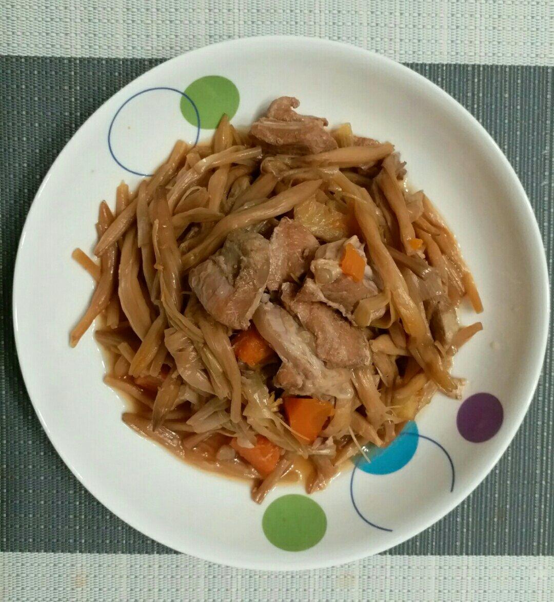 黄花菜炖排骨
