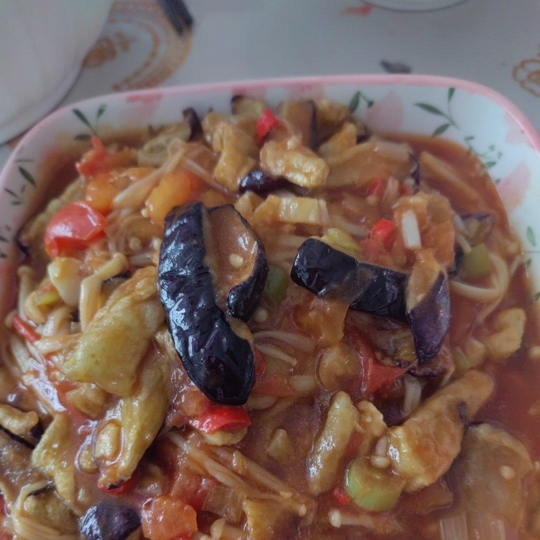 红烧茄子（佐西红柿尖椒）