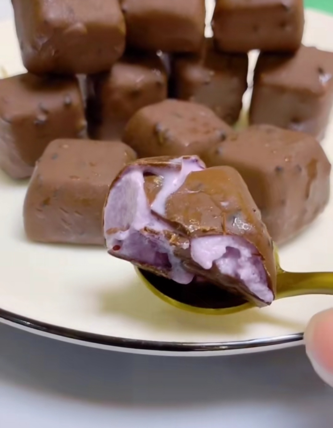 蓝莓巧克力味方块巧乐兹的做法