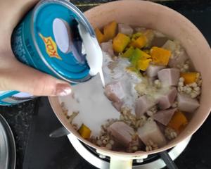 养容美颜祛湿煲‼️          南瓜芋头椰汁煲的做法 步骤4