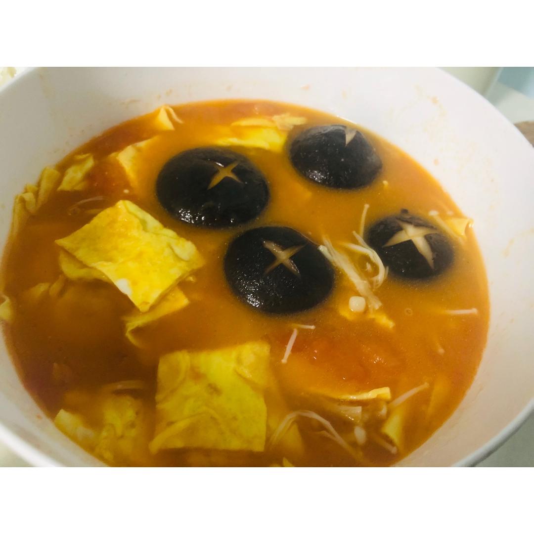 西红柿菌菇豆腐汤