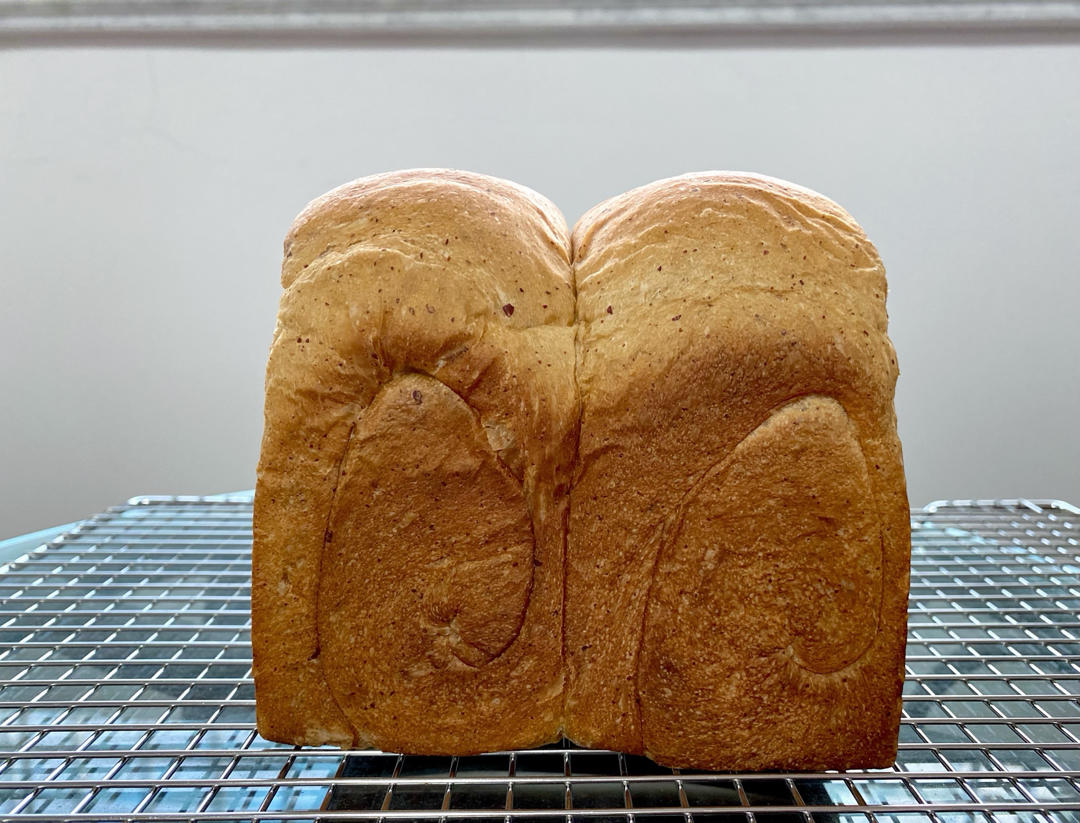 健康又好吃的红枣炼乳吐司