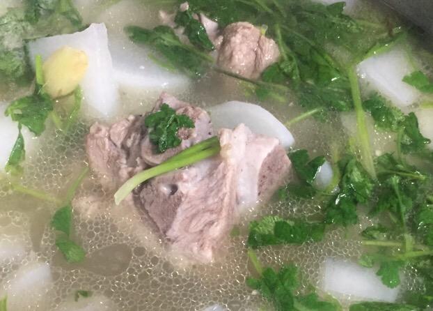 萝卜炖排骨-秋冬懒人汤