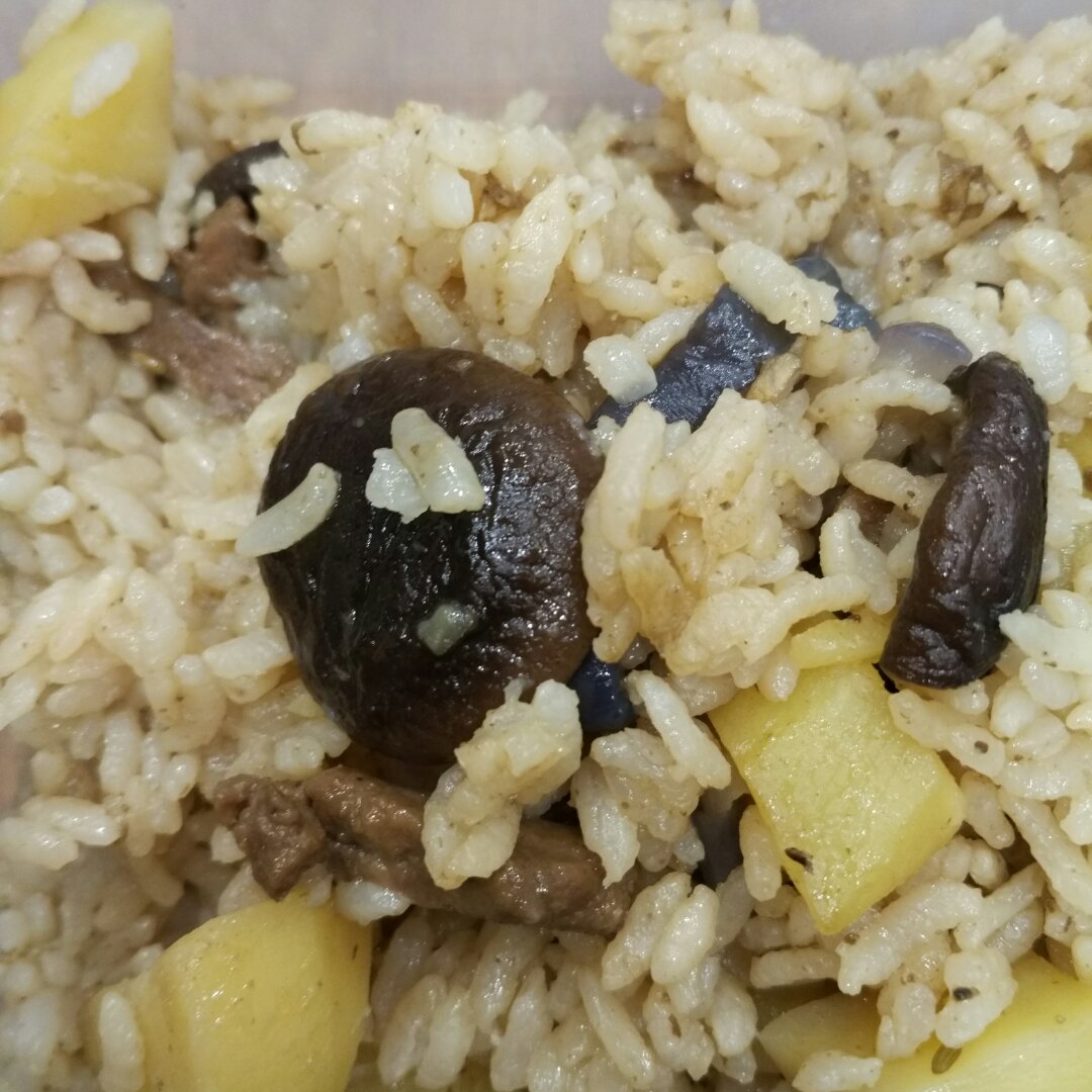 土豆牛肉蘑菇焖饭