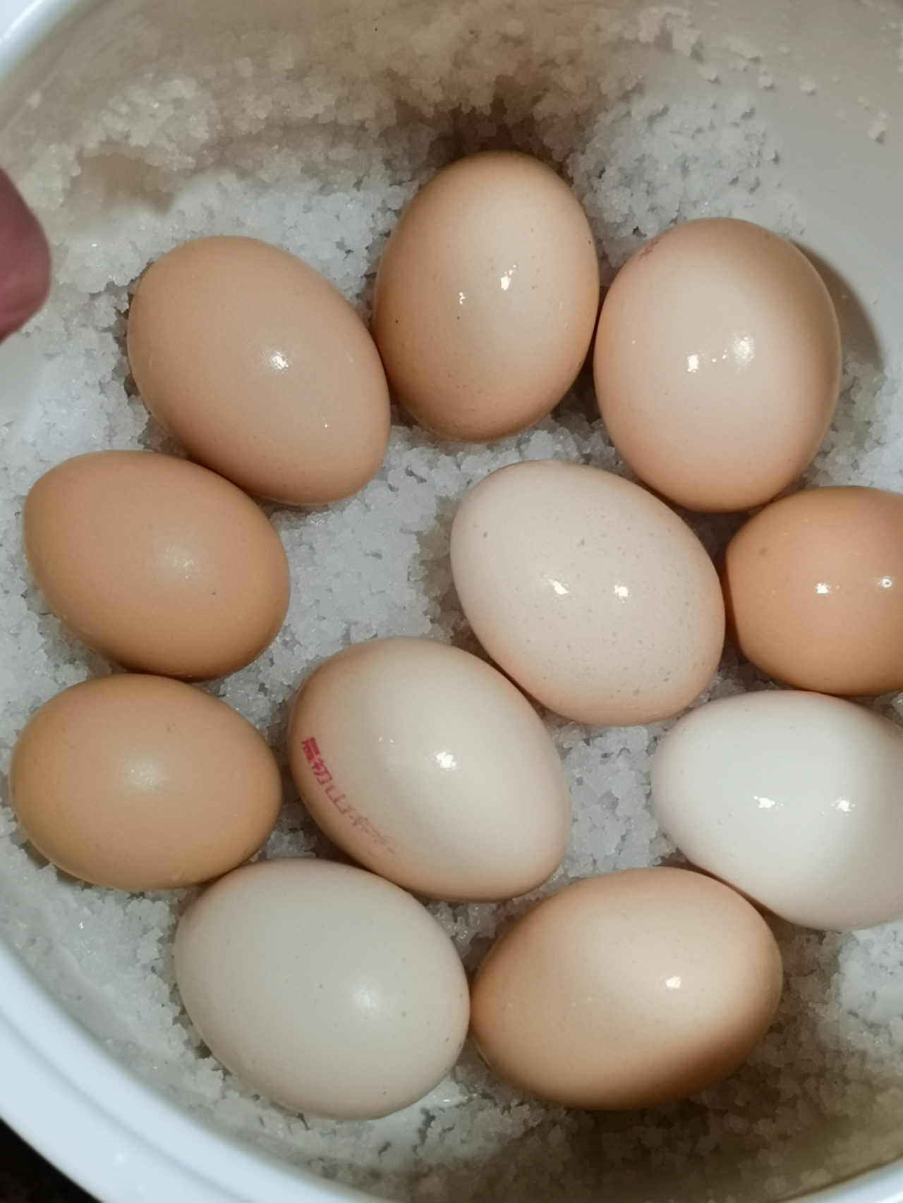 盐焗鸡蛋的做法 步骤3