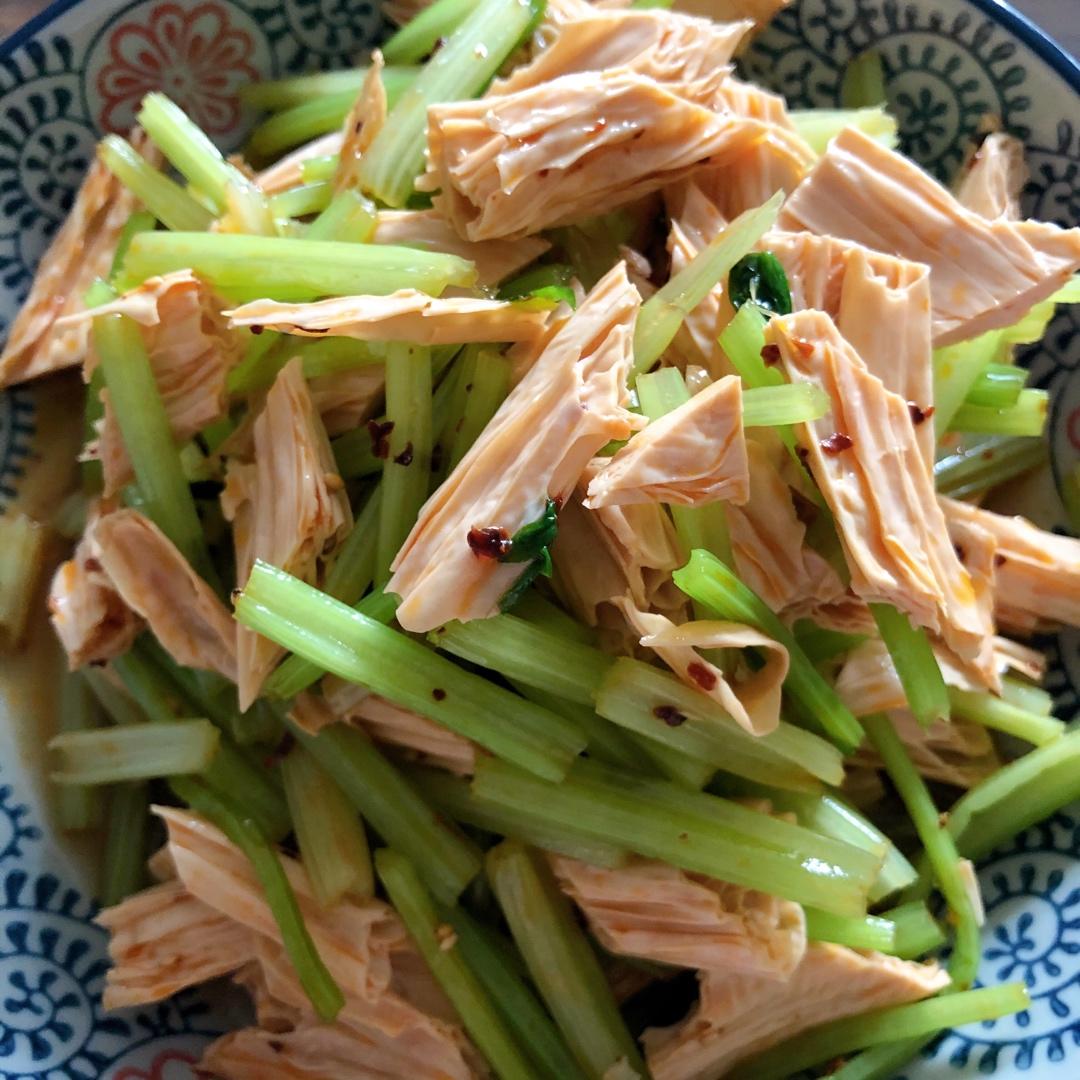 芹菜拌腐竹