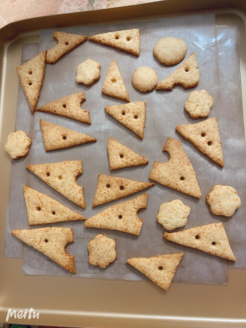 大孔奶酪饼干