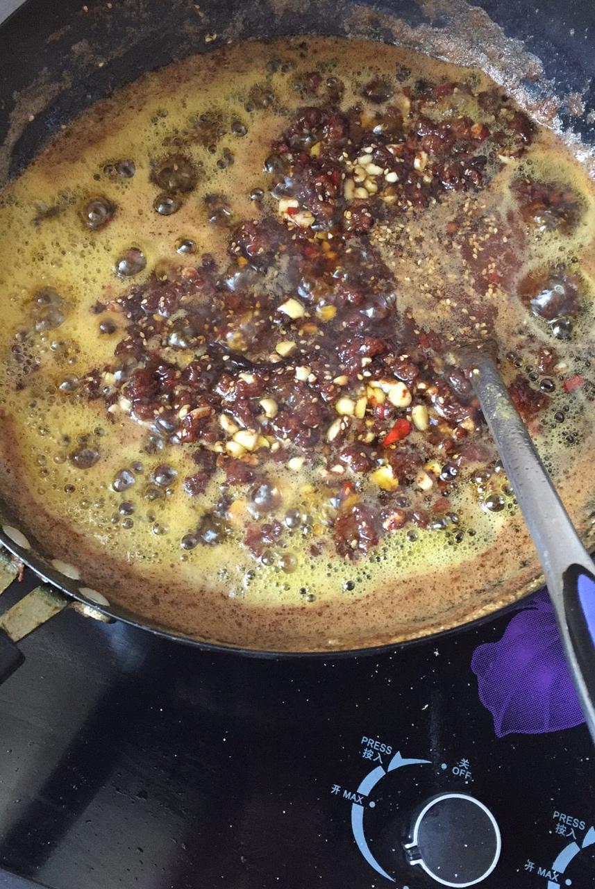 奶奶祖传秘制辣椒肉酱-下饭必备！