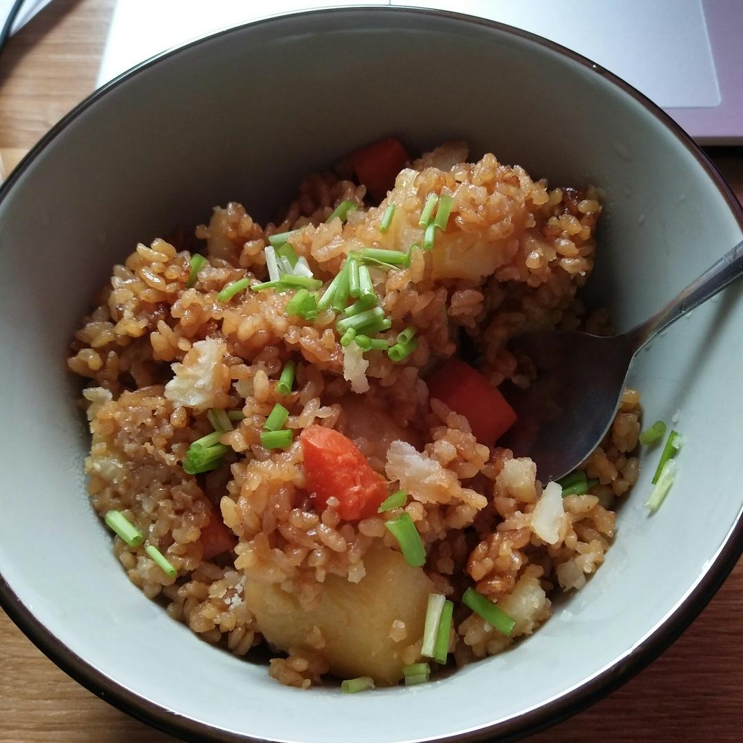 土豆焖饭（电饭锅版）