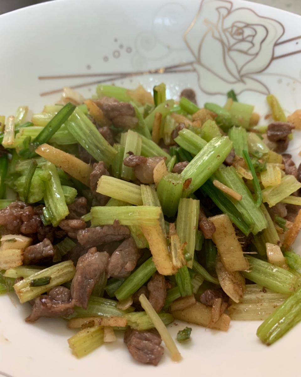 牛肉炒西芹