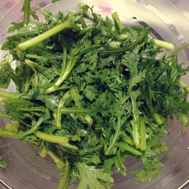 游离在花花食界的elie做的凉拌蓬蒿菜