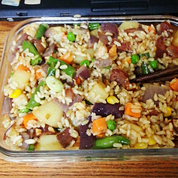 土豆虾仁腊肠炒饭