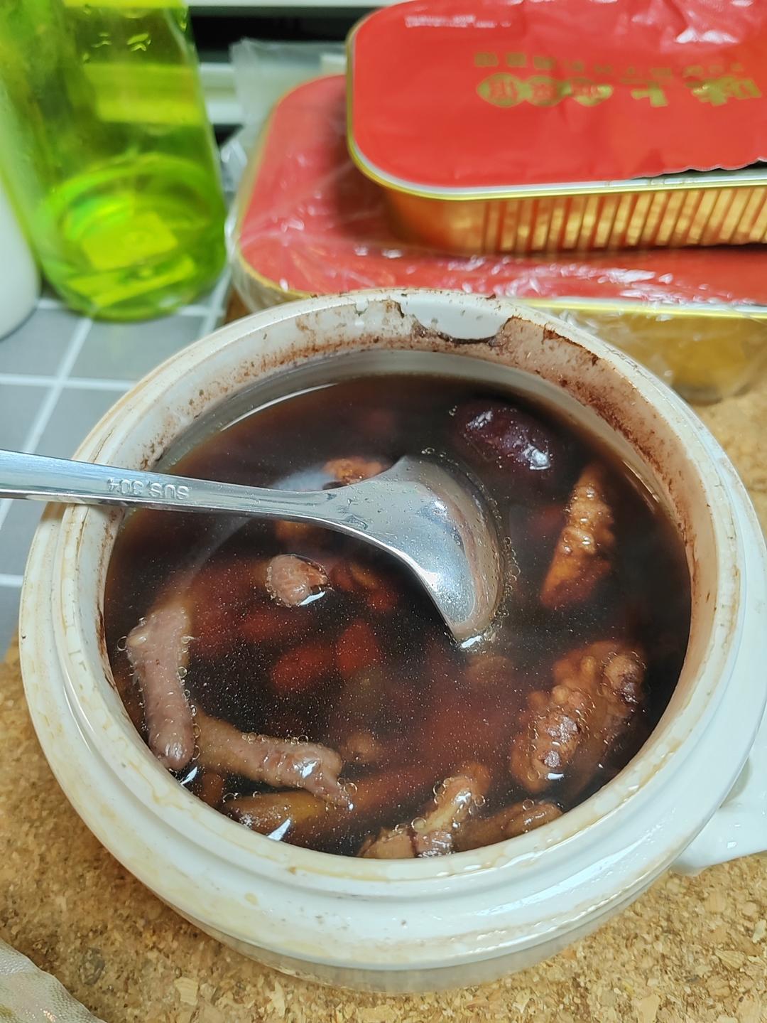眉豆花生鸡爪汤（滋养祛湿）