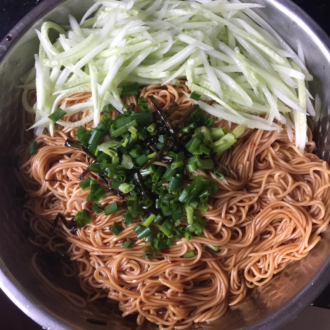 葱油拌面Spring Onion Noodles