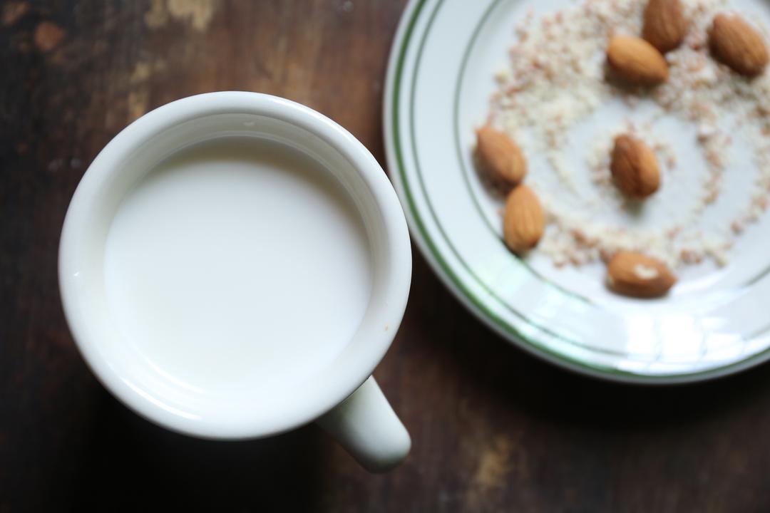 自制杏仁奶｜低碳减脂的做法