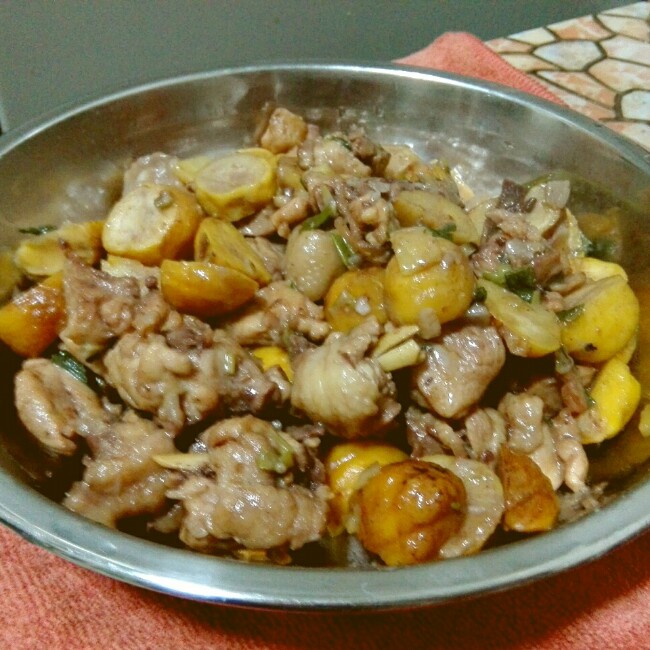 板栗烧鸡（炒糖色，以及家常菜的一般套路）