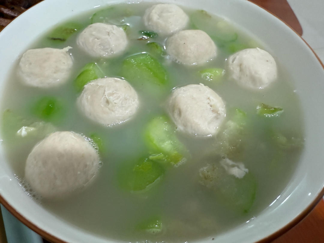 皮皮虾丝瓜丸子汤