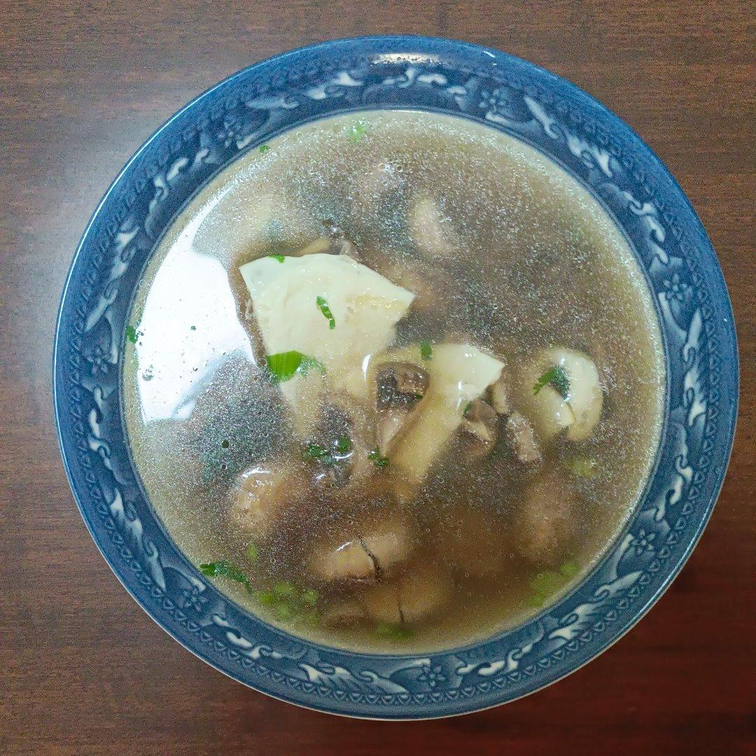 明明是素汤 却鲜得像鸡汤一样的「口蘑汤」