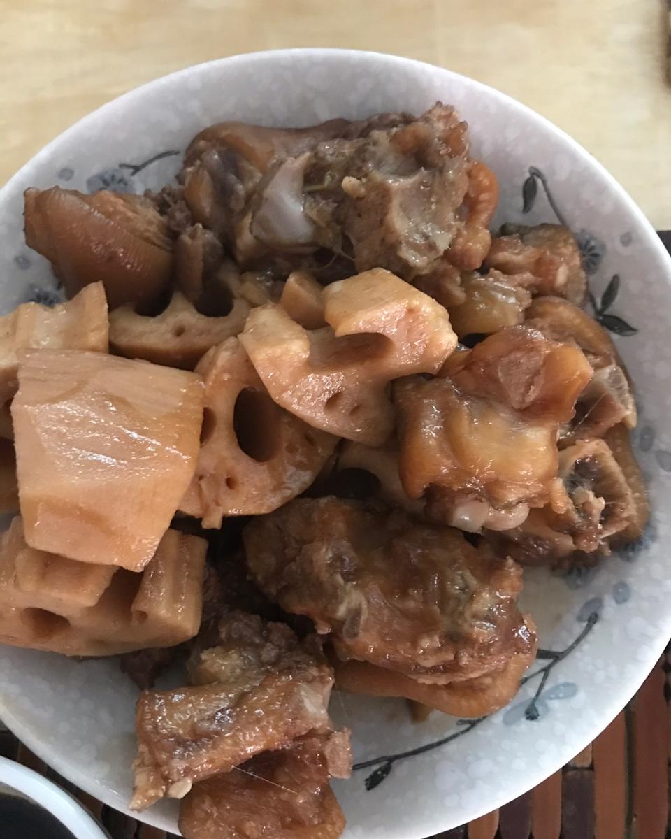 美味的家常菜：红烧猪蹄