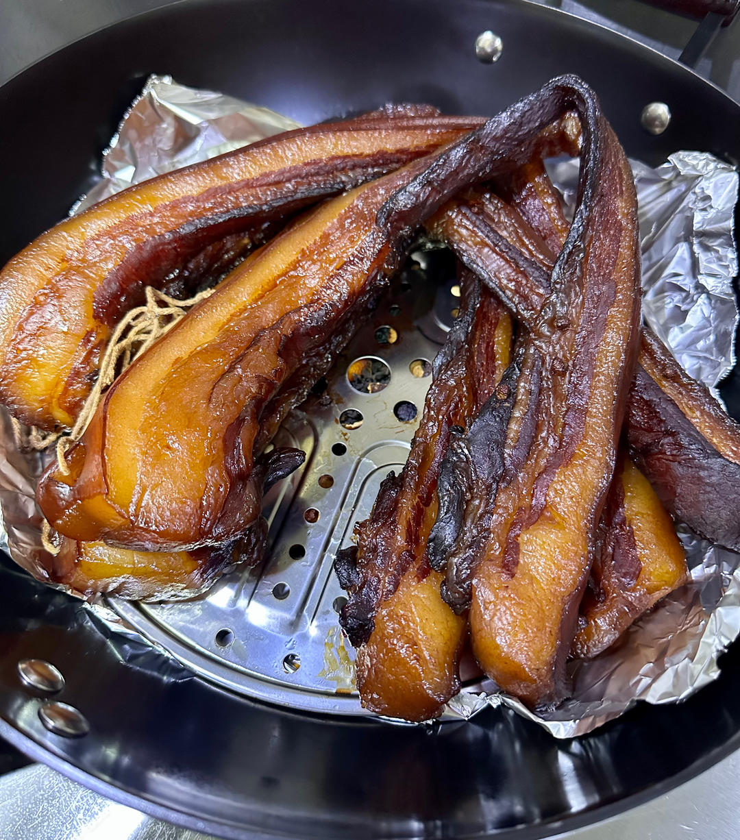 超简单的香熏腊肠方法（咸肉、咸鱼都适用）