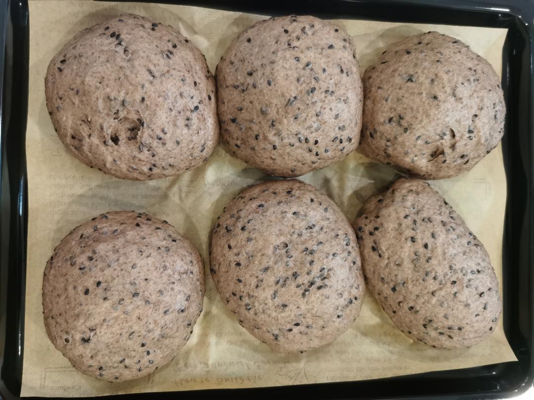 又脆又软的全麦黑芝麻面包