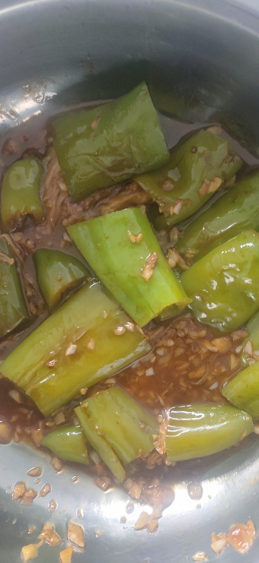 金针菇虎皮尖椒