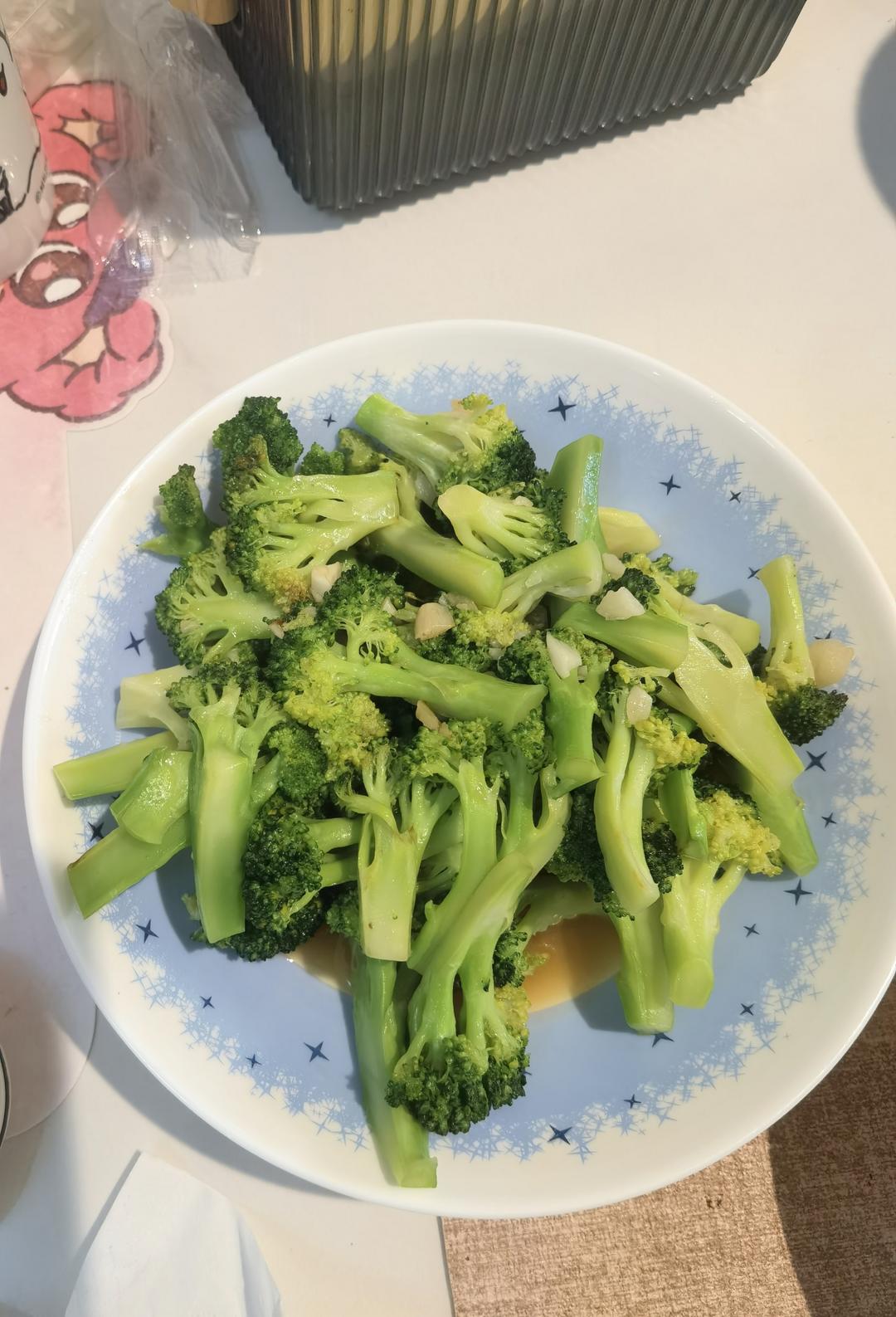 好吃到爆的耗油蒜蓉西兰花(从不修图，喜欢请关注)