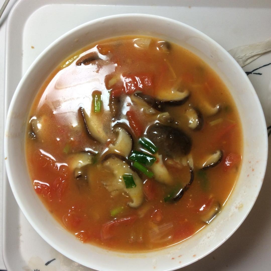windyli做的有肉感的蘑菇番茄汤