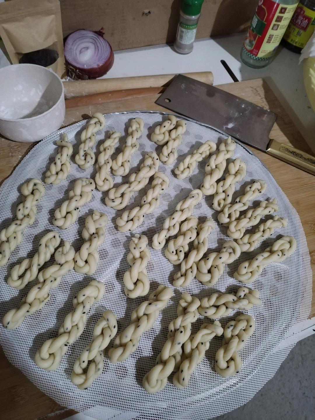 酥脆咸味小麻花