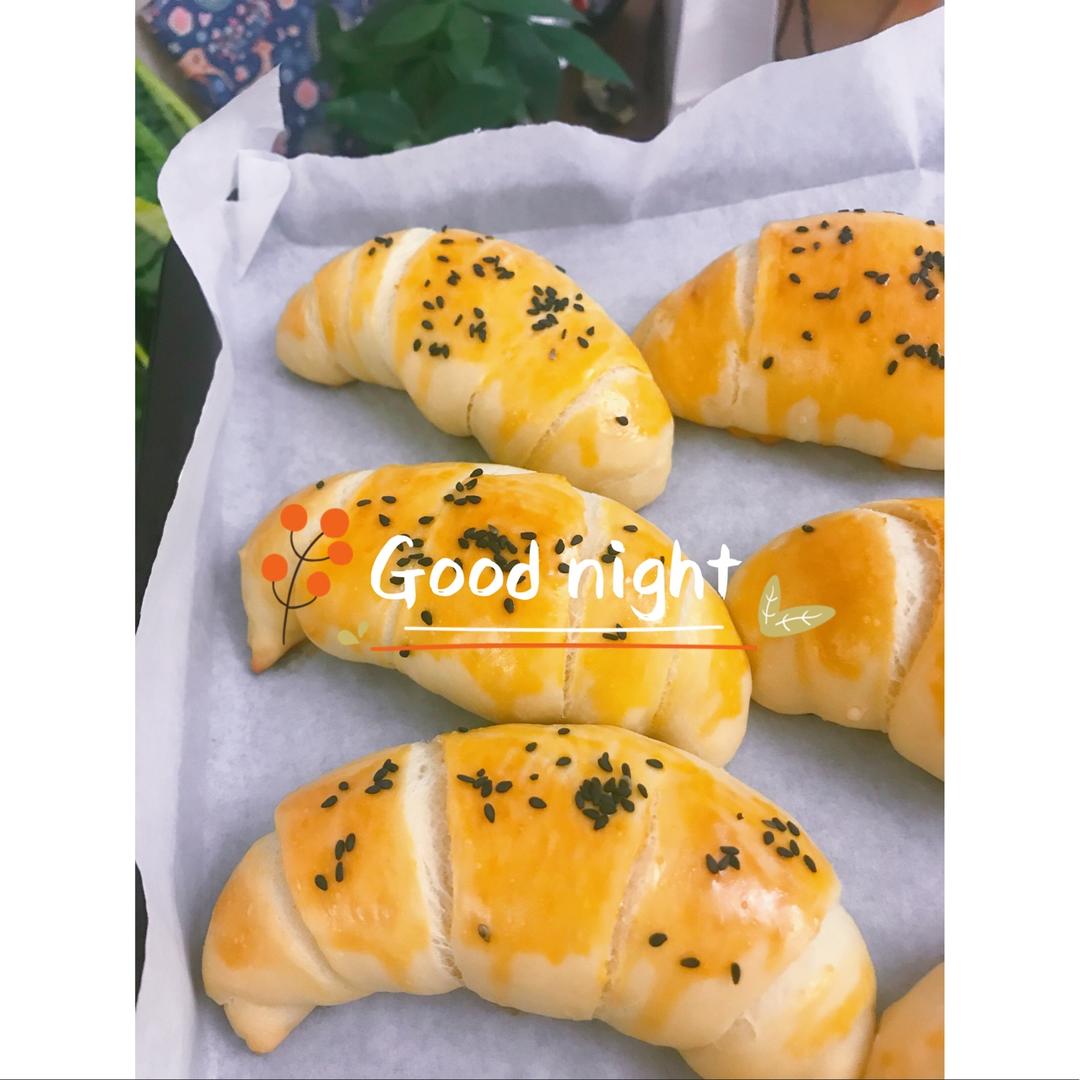大人小孩都爱不释口的【蜂蜜牛奶小餐包】