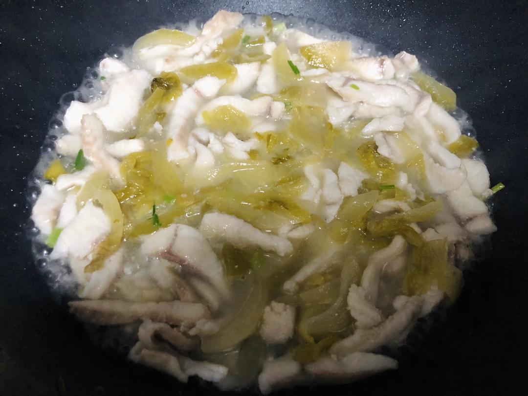 咸菜炒生鱼（生鱼最简单又好吃的做法）