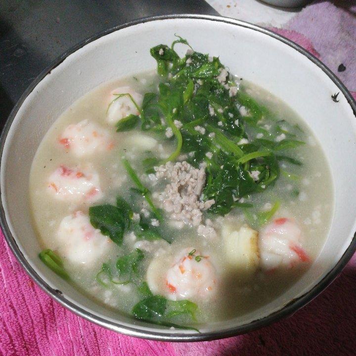 豌豆苗肉丸汤