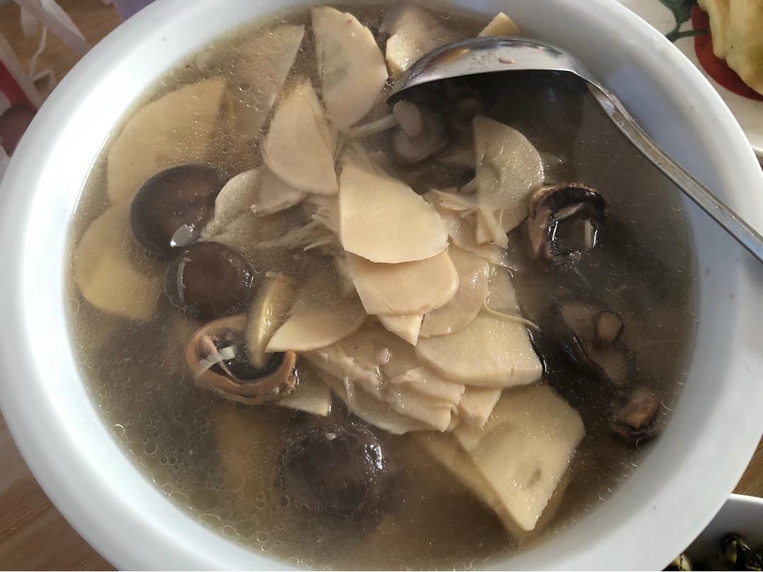 冬笋香菇汤