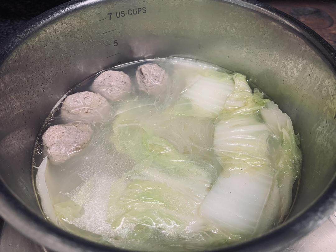 菜鸟版小白菜牛肉丸子汤