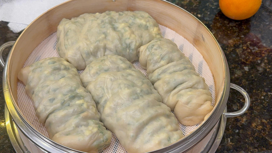 菜馍(菜龙、蒸菜卷、皮白、馅绿)